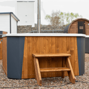 Ocieplone pianą jacuzzi KURU utrzymuje wodę ciepłą dłużej i oszczędza energię