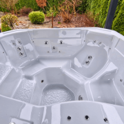 Ergonomiczne jacuzzi ogrodowe KURU – poprawia krążenie i wzmacnia odporność organizmu