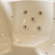Zbliżenie na dysze powietrzne w jacuzzi 215x215 cm
