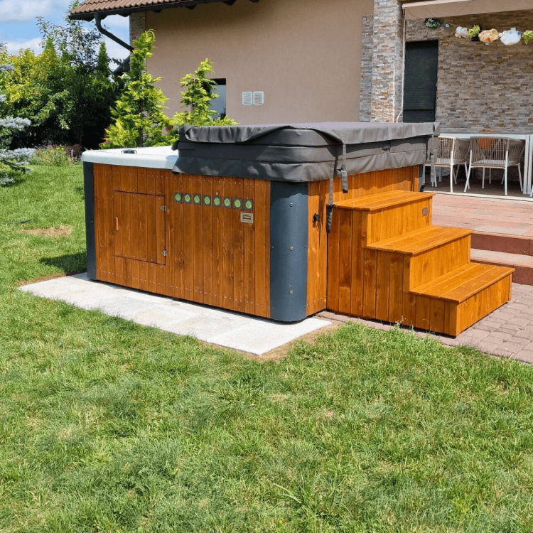 Jacuzzi ogrodowe z pokrywą termiczną 10 cm – ochrona i izolacja