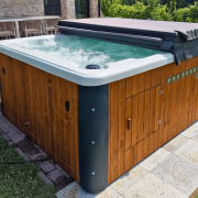 Fontanna i kaskada wodna w jacuzzi ogrodowym MAX KONG