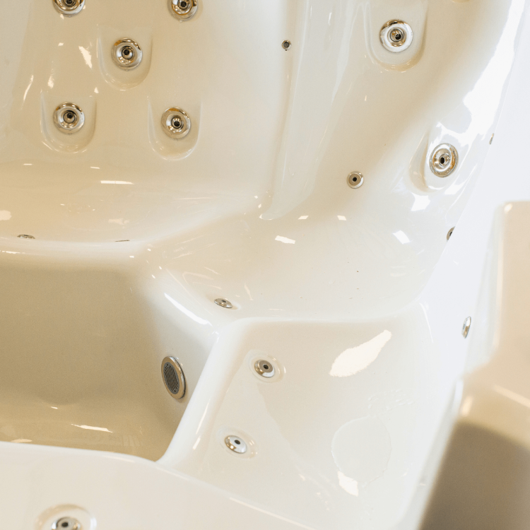 Solidny kompozyt tworzący gładkie, komfortowe i higieniczne wnętrze jacuzzi