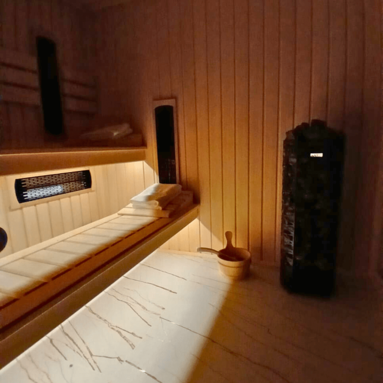 Podświetlenie LED pod ławkami w saunie – klimatyczna strefa relaksu