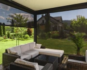 Pergola przyścienna aluminiowa – trwała baza pod duże zadaszenie tarasu