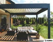 Pergola z lamelami dachowymi – eleganckie sterowanie światłem i wentylacją przestrzeni tarasu