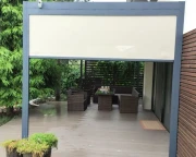 Pergola Verona przy domu – aluminiowa rama i minimalistyczny design outdoor