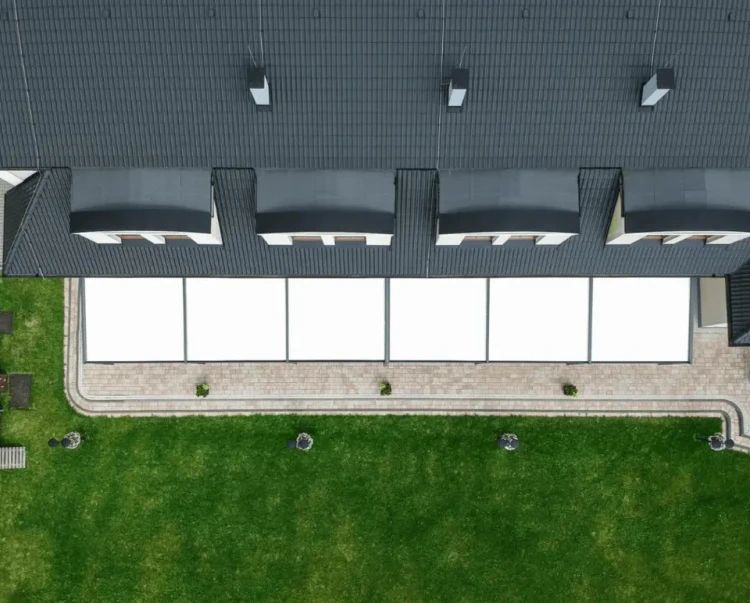 Pergola ogrodowa Portofino 2,6×6 – przestronna strefa chillout przy obiekcie komercyjnym