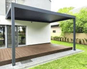 Pergola Toscana z regulowanymi lamelami – kontrola światła i ciekawe efekty cieniowania