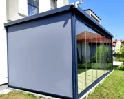 Pergola Toscana z lamelowym dachem – ochrona przed słońcem i lekkim deszczem