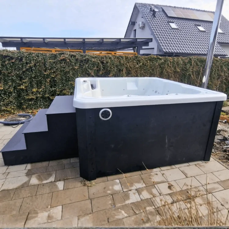 Stylowe jacuzzi zewnętrzne z hydromasażem – luksusowy wypoczynek przez cały rok