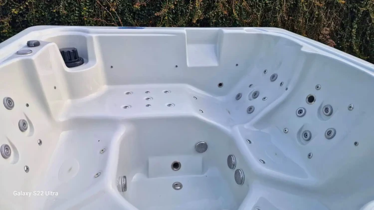 Jacuzzi ogrodowe premium z bąbelkami i dyszami masującymi – domowe spa w ogrodzie
