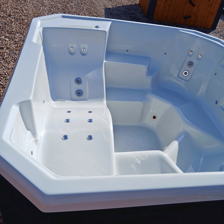 System 20 dysz masujących w jacuzzi ogrodowym 193x200