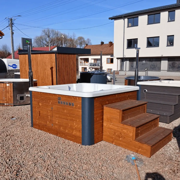 Największe jacuzzi ogrodowe w ofercie Mokko o wymiarach 215x215 cm