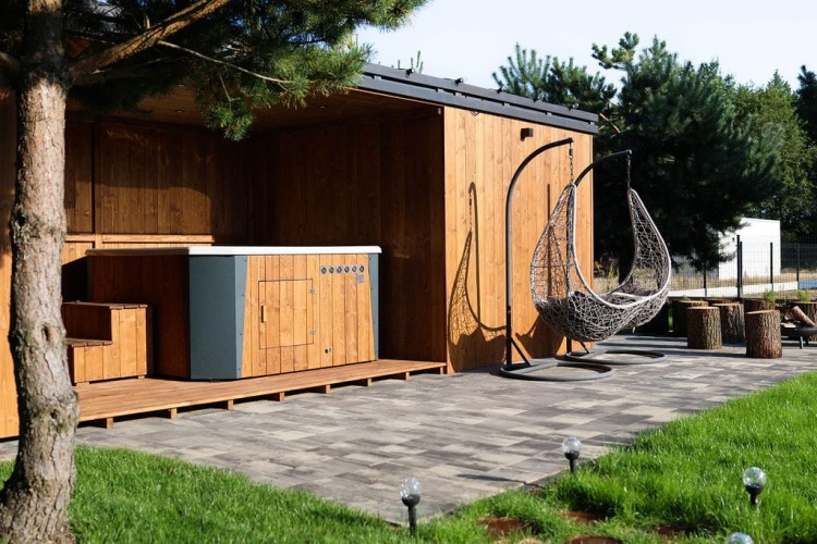 Domek Mokko z sauną i jacuzzi – idealne miejsce na wypoczynek przez cały rok.