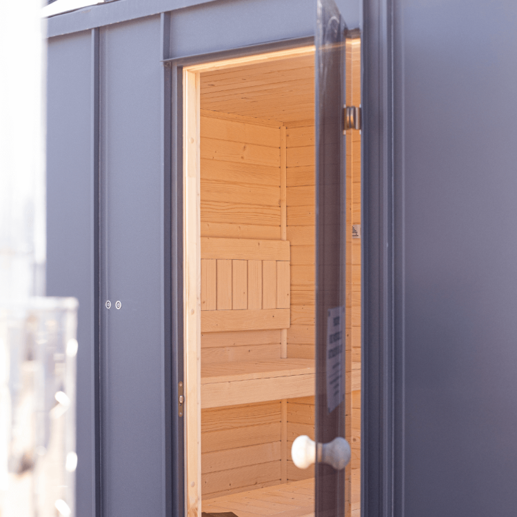 Sauna ogrodowa Rajska Góra – drzwi wejściowe ze szkła hartowanego