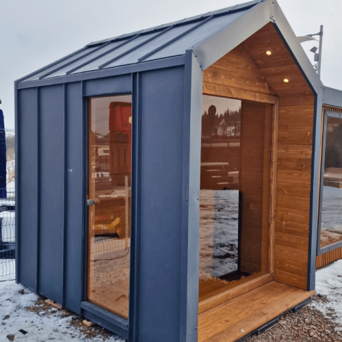 Sauna Rajska Góra 2x2,5 m – widok zewnętrzny z trójkątnym daszkiem
