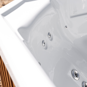Personalizowane jacuzzi Santorini – kolor pokrywy, intensywność masażu i wyposażenie wybierane przez klienta