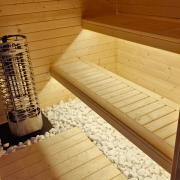 Sauna ogrodowa z oświetleniem LED – nastrojowa przestrzeń do relaksu
